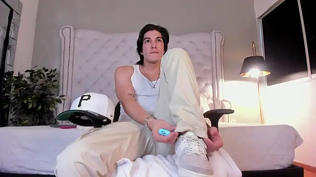 Karimferrer online show from 10-30-25, 07:47