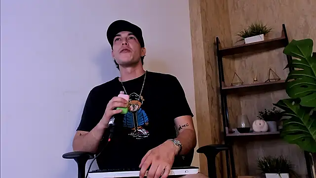 Snapshot of Karimferrer chatting on 02-04-26, 09:53 Karimferrer online show from 02-04-26, 09:53