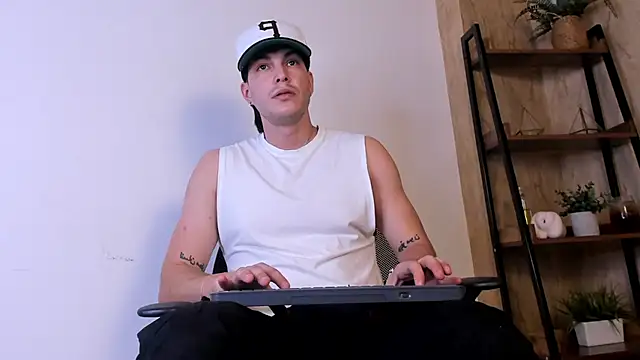 Snapshot of Karimferrer chatting on 02-24-26, 04:10 Karimferrer online show from 02-24-26, 04:10