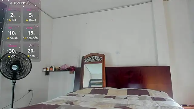 latinaStepmom online show from 10-01-25, 07:31