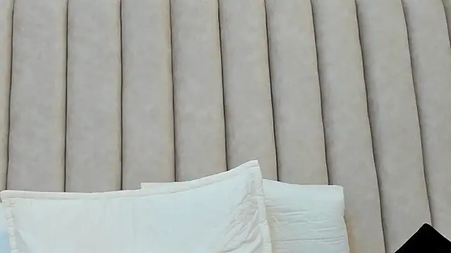 FreyaMoller online show from 01-29-25, 10:32