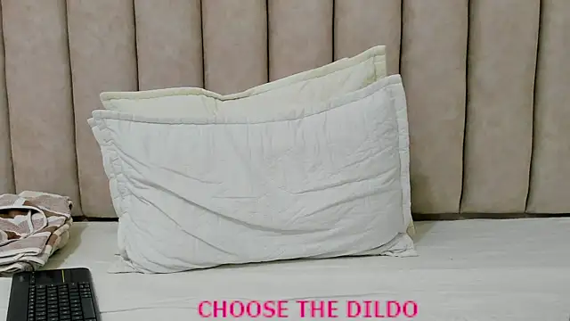 FreyaMoller online show from 09-25-25, 06:44