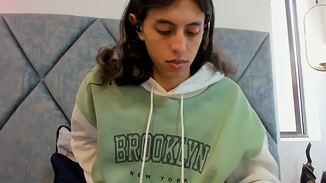 FreyaMoller online show from 10-03-25, 06:49