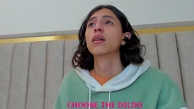 FreyaMoller online show from 11-11-25, 07:36