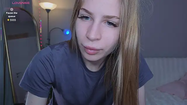 Snapshot of Elis_Fox chatting on 04-25-26, 10:07 Elis Fox online show from 04-25-26, 10:07