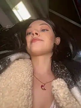 Snapshot of Times__Square chatting on 02-13-25, 05:16 Times Square online show from 02-13-25, 05:16