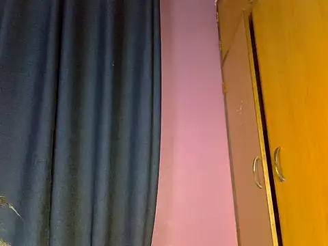 Queen petite  online show from 11-23-25, 08:41