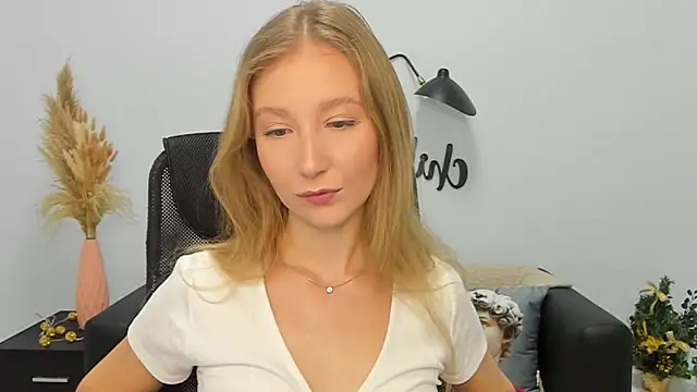 Snapshot of LolaWilsons chatting on 12-30-24, 07:26 LolaWilsons online show from 12-30-24, 07:26