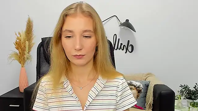 Snapshot of LolaWilsons chatting on 01-11-25, 02:25 LolaWilsons online show from 01-11-25, 02:25