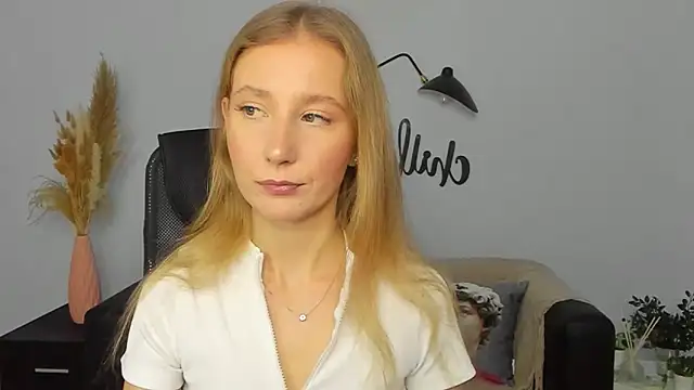 Snapshot of LolaWilsons chatting on 01-14-25, 09:45 LolaWilsons online show from 01-14-25, 09:45