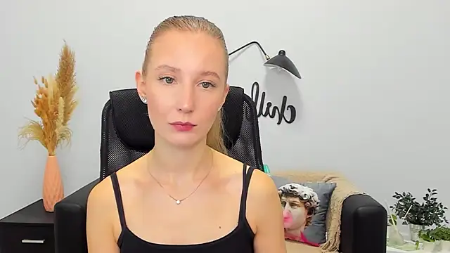 Snapshot of LolaWilsons chatting on 01-21-25, 10:19 LolaWilsons online show from 01-21-25, 10:19