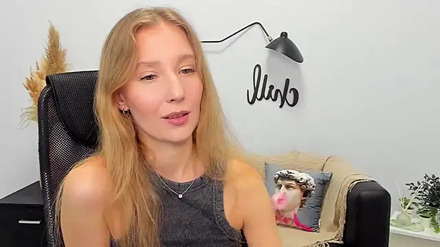 Snapshot of LolaWilsons chatting on 01-30-25, 09:25 LolaWilsons online show from 01-30-25, 09:25