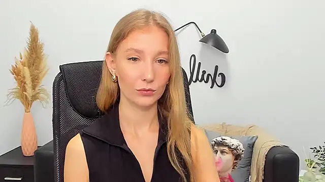 Snapshot of LolaWilsons chatting on 02-07-25, 09:26 LolaWilsons online show from 02-07-25, 09:26