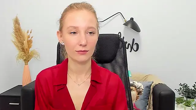 Snapshot of LolaWilsons chatting on 03-20-25, 09:15 LolaWilsons online show from 03-20-25, 09:15