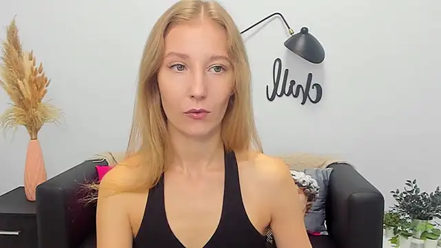 Snapshot of LolaWilsons chatting on 09-16-25, 06:14 LolaWilsons online show from 09-16-25, 06:14