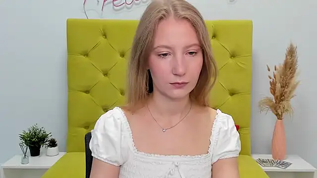 Snapshot of LolaWilsons chatting on 05-02-26, 07:24 LolaWilsons online show from 05-02-26, 07:24