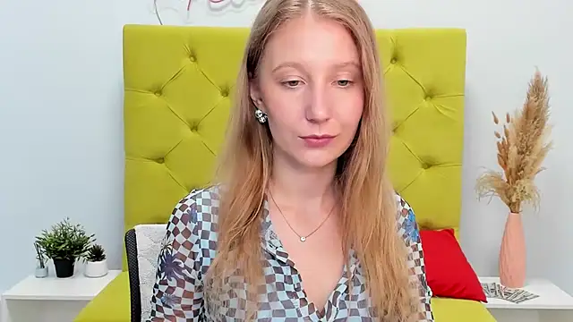 Snapshot of LolaWilsons chatting on 05-11-26, 02:45 LolaWilsons online show from 05-11-26, 02:45