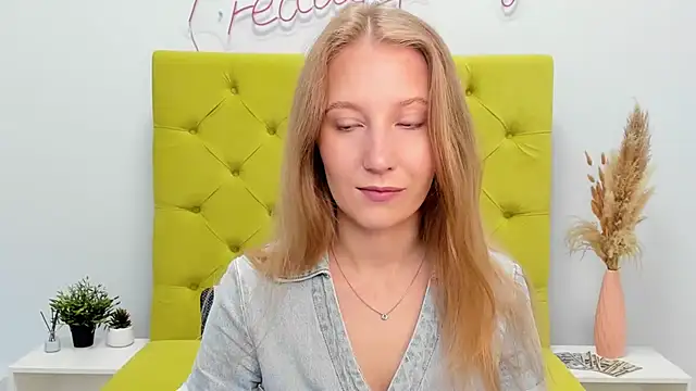 Snapshot of LolaWilsons chatting on 05-16-26, 07:27 LolaWilsons online show from 05-16-26, 07:27