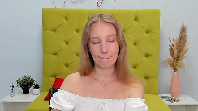 Snapshot of LolaWilsons chatting on 05-20-26, 06:52 LolaWilsons online show from 05-20-26, 06:52