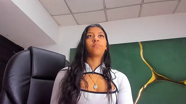 VaneLin18 online show from 12-18-25, 08:04