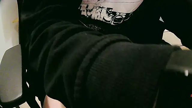 Snapshot of skinnyandthick chatting on 03-02-25, 06:40 skinnyandthick online show from 03-02-25, 06:40