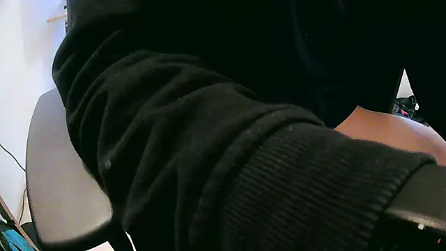 Snapshot of skinnyandthick chatting on 03-05-25, 04:02 skinnyandthick online show from 03-05-25, 04:02