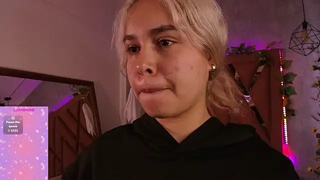 Haelycute online show from 10-29-25, 11:34