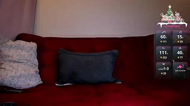 Snapshot of ohpetitemuse chatting on 12-15-24, 10:47 ohpetitemuse online show from 12-15-24, 10:47