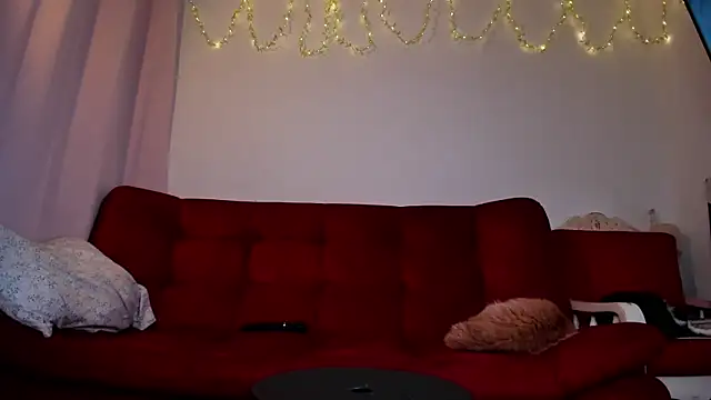 Snapshot of ohpetitemuse chatting on 02-27-25, 07:04 ohpetitemuse online show from 02-27-25, 07:04