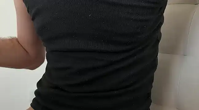 Snapshot of YoungHairyBi chatting on 02-13-25, 02:42 YoungHairyBi online show from 02-13-25, 02:42