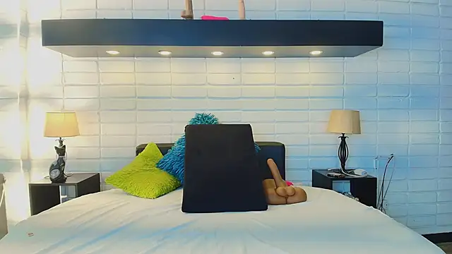 HannaBrave online show from 03-23-25, 02:26