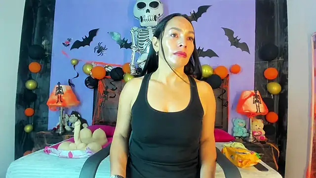 MaduraLuciana online show from 10-21-25, 11:00