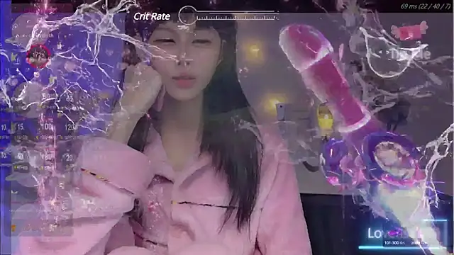 Snapshot of O0_0Q chatting on 12-23-24, 01:24 O0 0Q online show from 12-23-24, 01:24