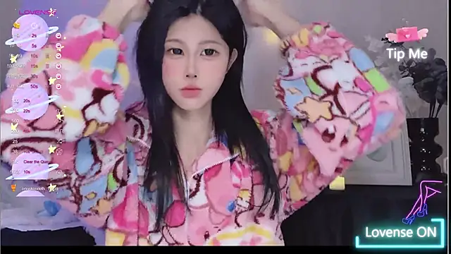 Snapshot of O0_0Q chatting on 12-25-24, 01:09 O0 0Q online show from 12-25-24, 01:09