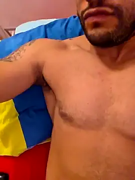 Snapshot of Macholatino8611 chatting on 10-15-25, 05:24 Macholatino8611 online show from 10-15-25, 05:24