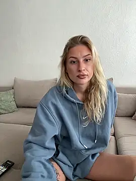 belle98 online show from 10-27-25, 01:37