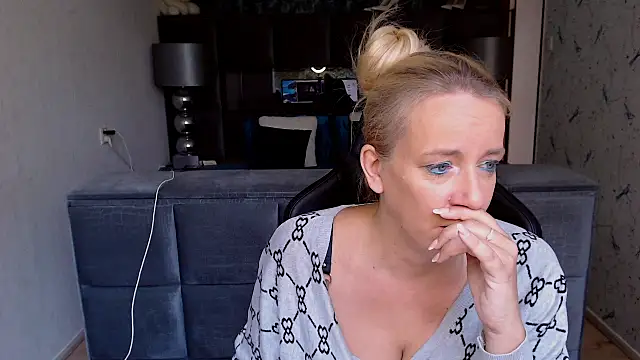 Snapshot of Wendysexyx chatting on 09-25-25, 07:12 Wendysexyx online show from 09-25-25, 07:12