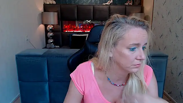 Snapshot of Wendysexyx chatting on 09-30-25, 08:08 Wendysexyx online show from 09-30-25, 08:08