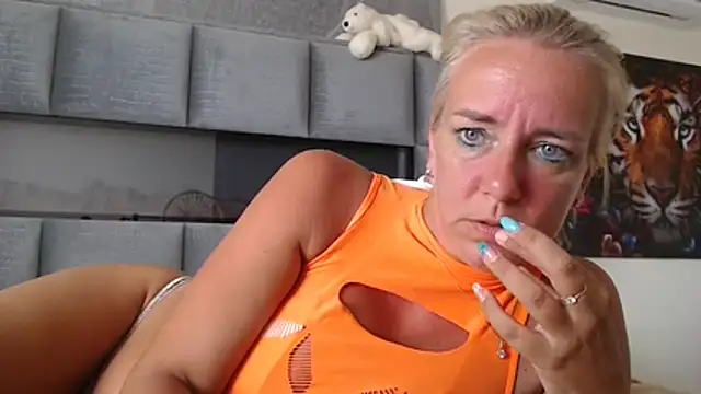 Snapshot of Wendysexyx chatting on 04-27-26, 05:22 Wendysexyx online show from 04-27-26, 05:22