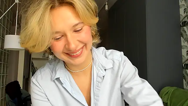 Lilith lutherlow online show from 12-21-25, 11:17