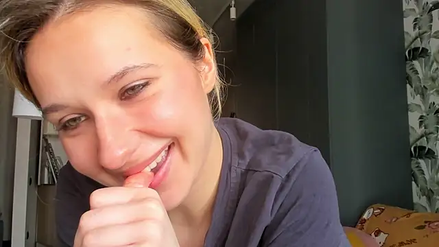 Lilith lutherlow online show from 04-12-26, 10:09