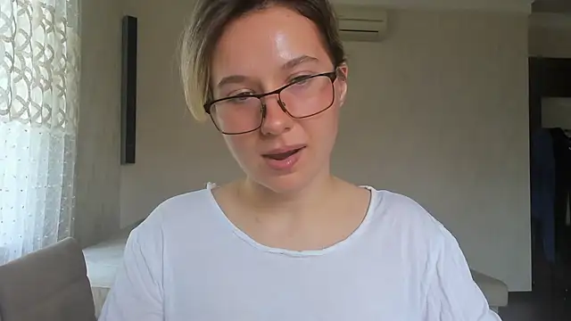 Snapshot of Lilith_lutherlow chatting on 06-27-26, 01:17 Lilith lutherlow online show from 06-27-26, 01:17