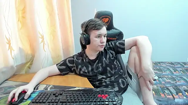 Snapshot of iliaskrislove chatting on 05-18-26, 04:13 iliaskrislove online show from 05-18-26, 04:13