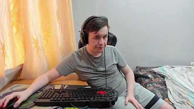 Snapshot of iliaskrislove chatting on 06-15-26, 02:41 iliaskrislove online show from 06-15-26, 02:41