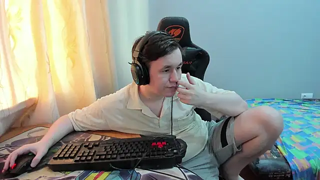 Snapshot of iliaskrislove chatting on 07-14-26, 02:05 iliaskrislove online show from 07-14-26, 02:05