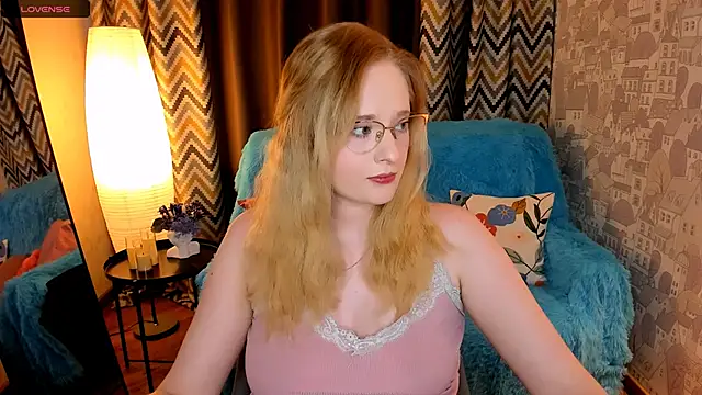 Aemilia  online show from 11-15-25, 08:22