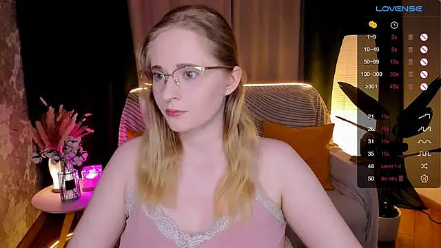 Aemilia  online show from 02-10-26, 09:02