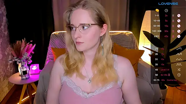 Aemilia  online show from 02-25-26, 08:24