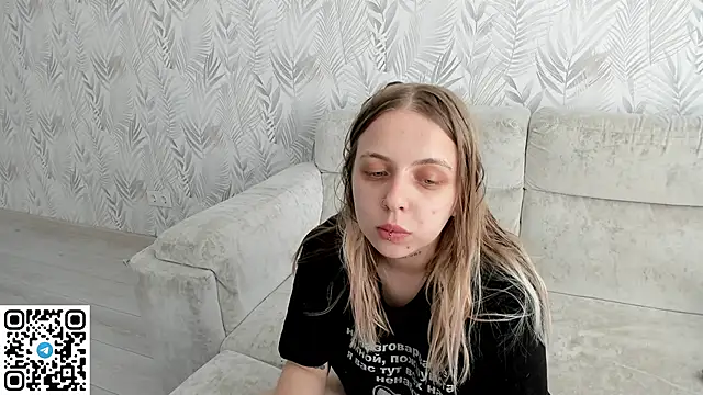 Snapshot of Alice_Halle chatting on 06-20-26, 03:09 Alice Halle online show from 06-20-26, 03:09