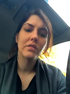 Snapshot of Linalicious chatting on 11-05-25, 03:12 Linalicious online show from 11-05-25, 03:12